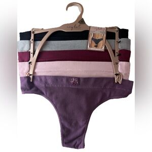 Nwt Womens Thongs Set